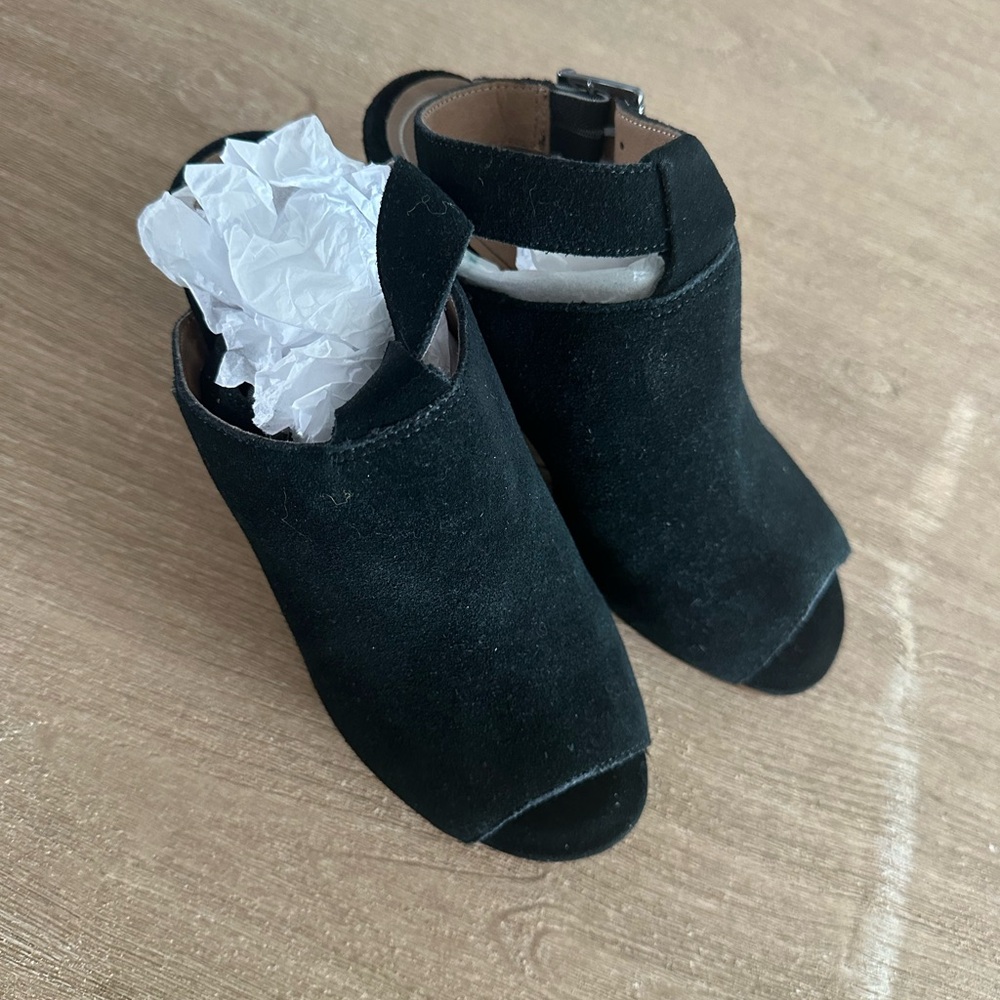 Vionic Black Heels Comfort-Oriented Design